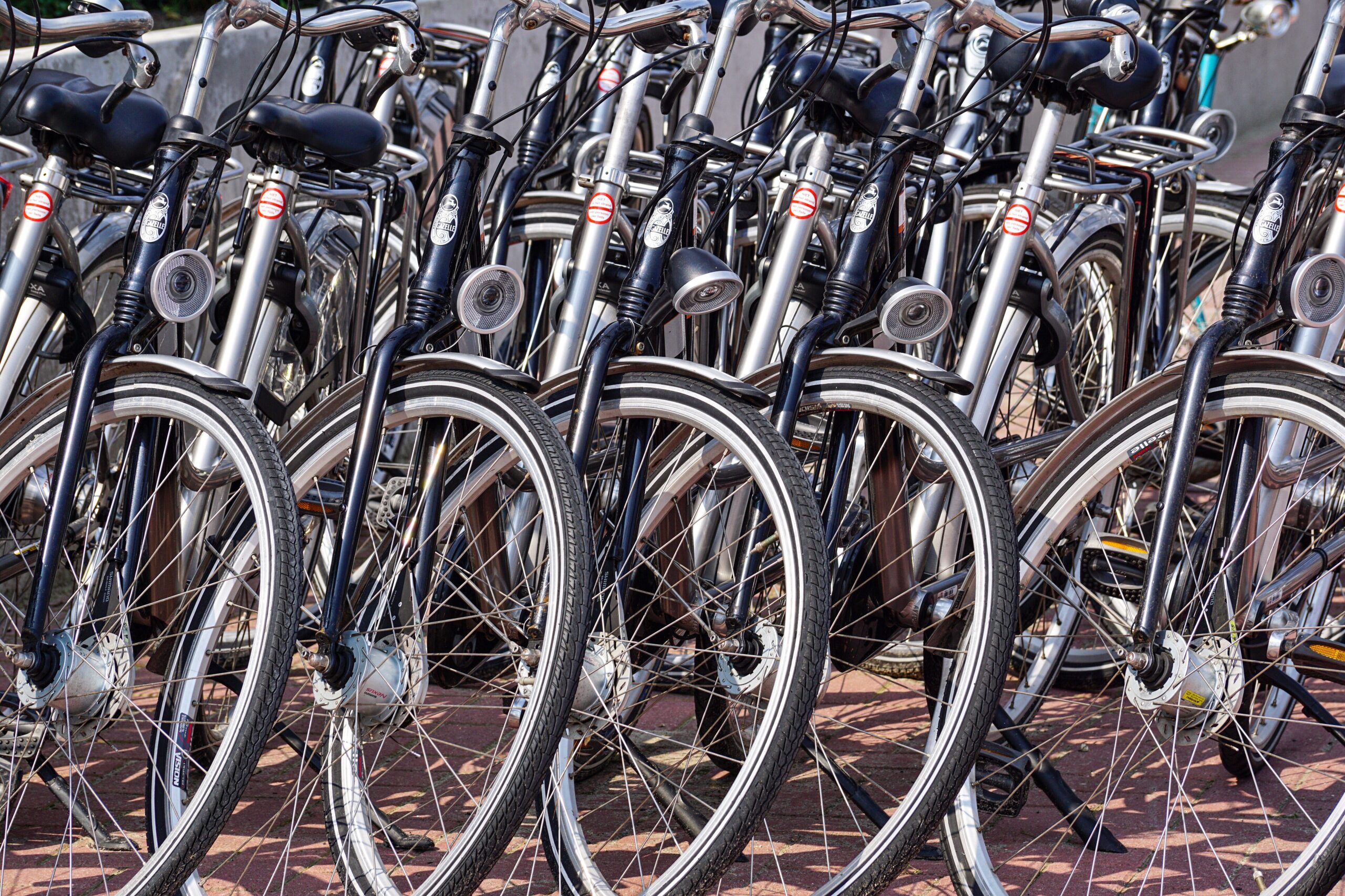 Lees meer over het artikel Bestickerde fietsen op station worden verwijderd