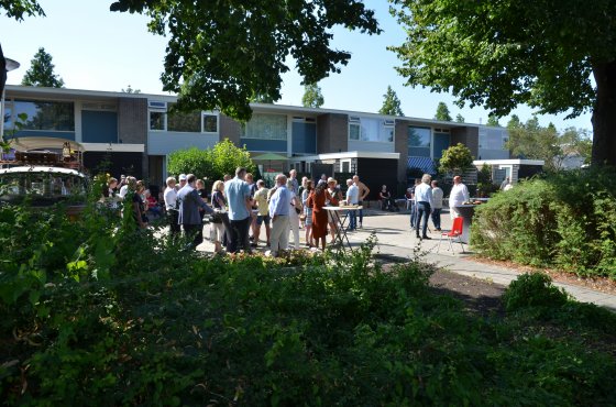 Lees meer over het artikel Woningbouwvereniging Reeuwijk viert oplevering van de Rietveldwoningen