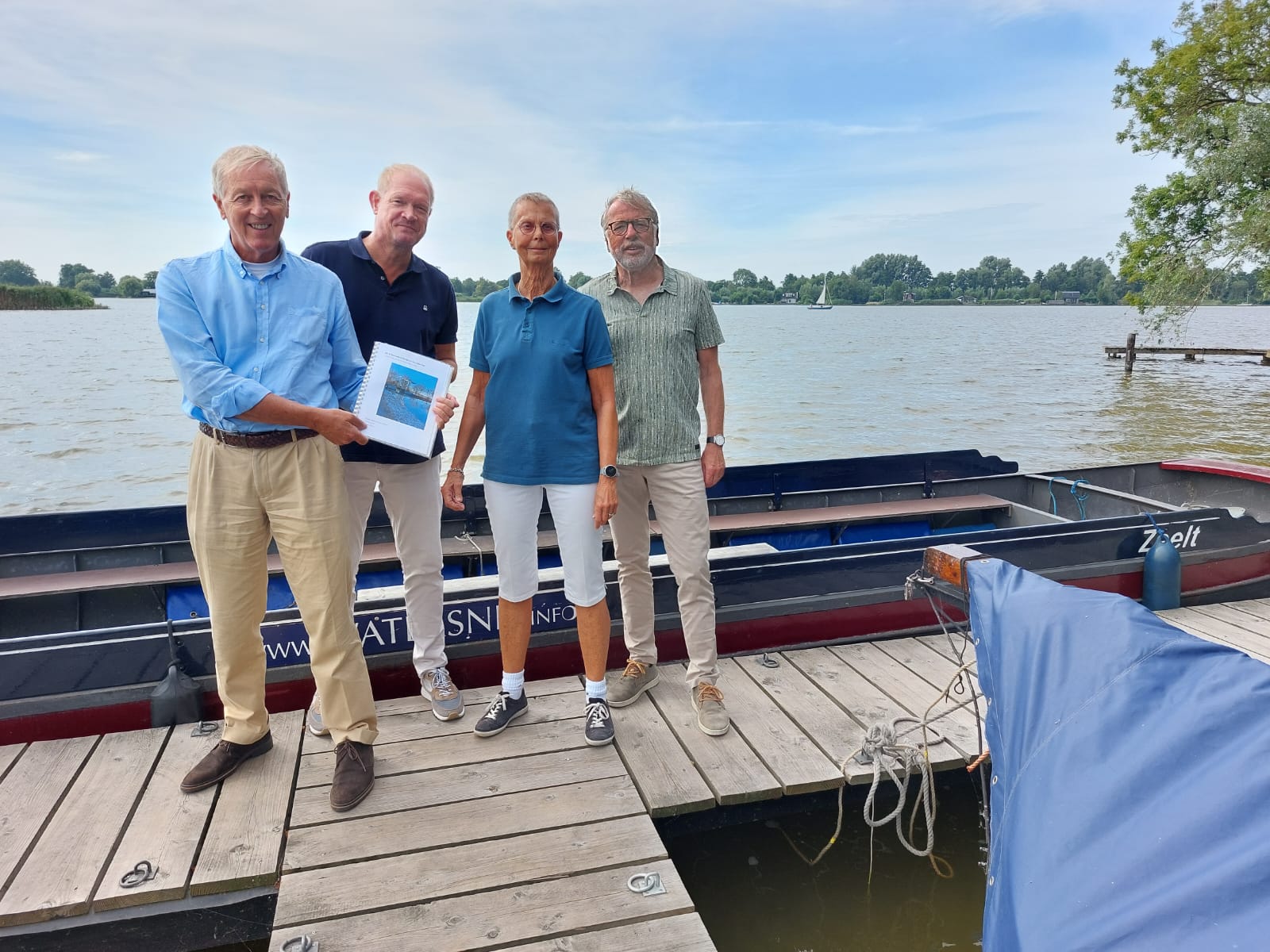 Lees meer over het artikel Aanbieding rapport “De 12 Reeuwijkse Plassen en hun toekomst”.
