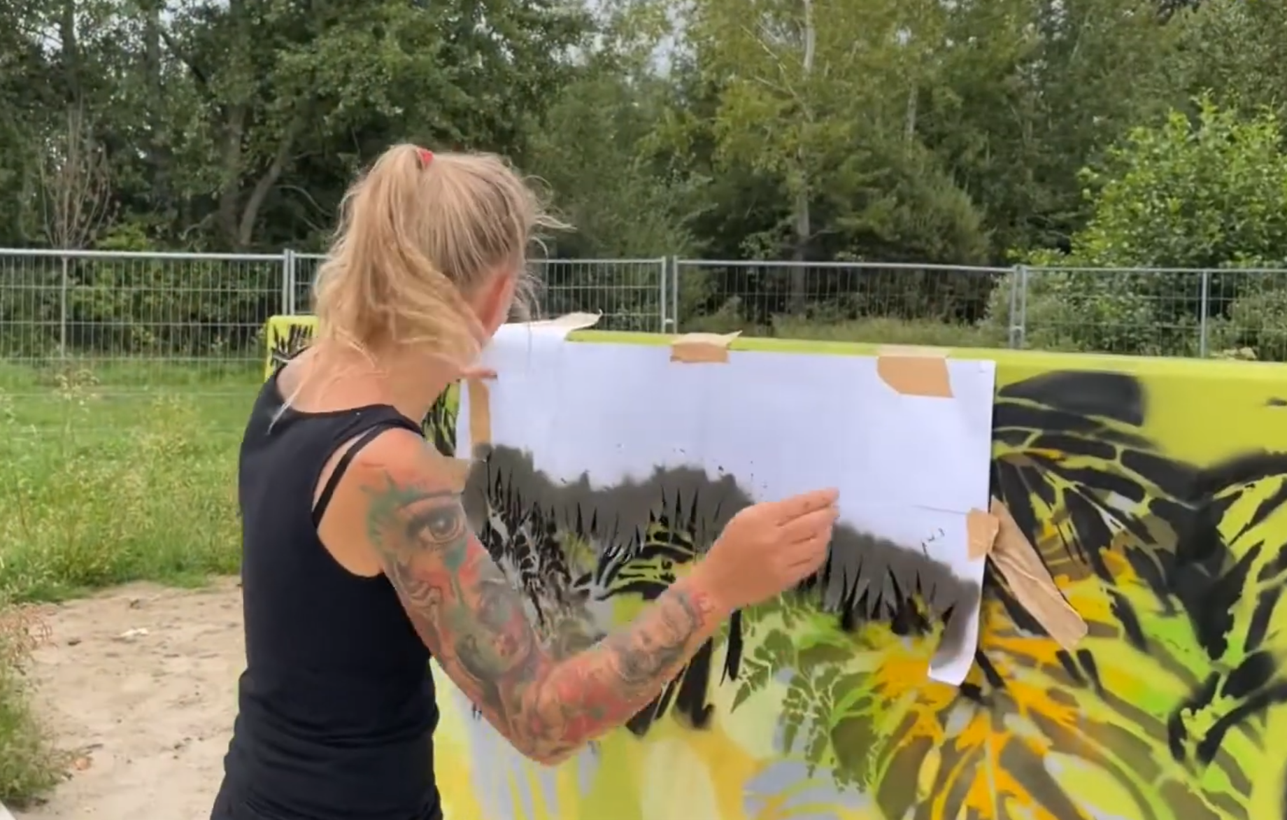 Lees meer over het artikel Renske Koster realiseert streetart in Reeuwijkse Hout