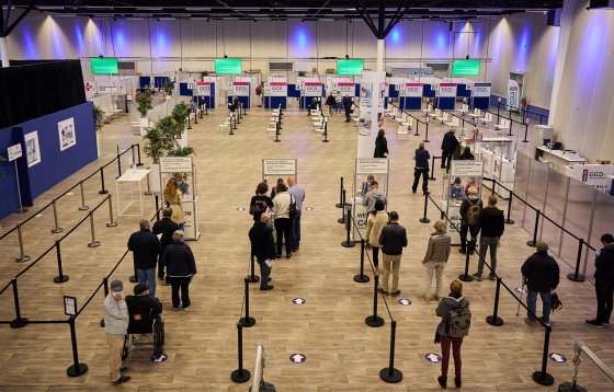 Lees meer over het artikel Eerste inwoners Hollands Midden geprikt met vernieuwde coronavaccin