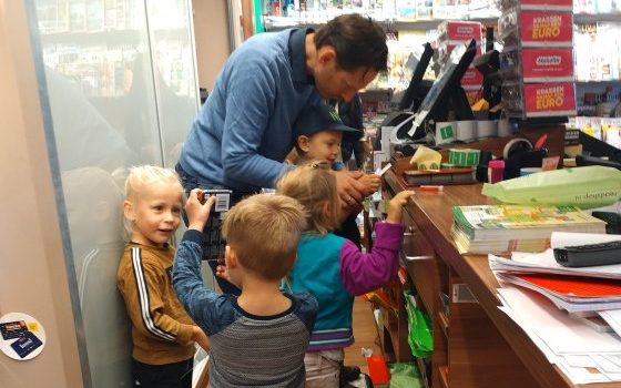 Lees meer over het artikel Leerlingen Da Costaschool brengen bezoek aan boekwinkel