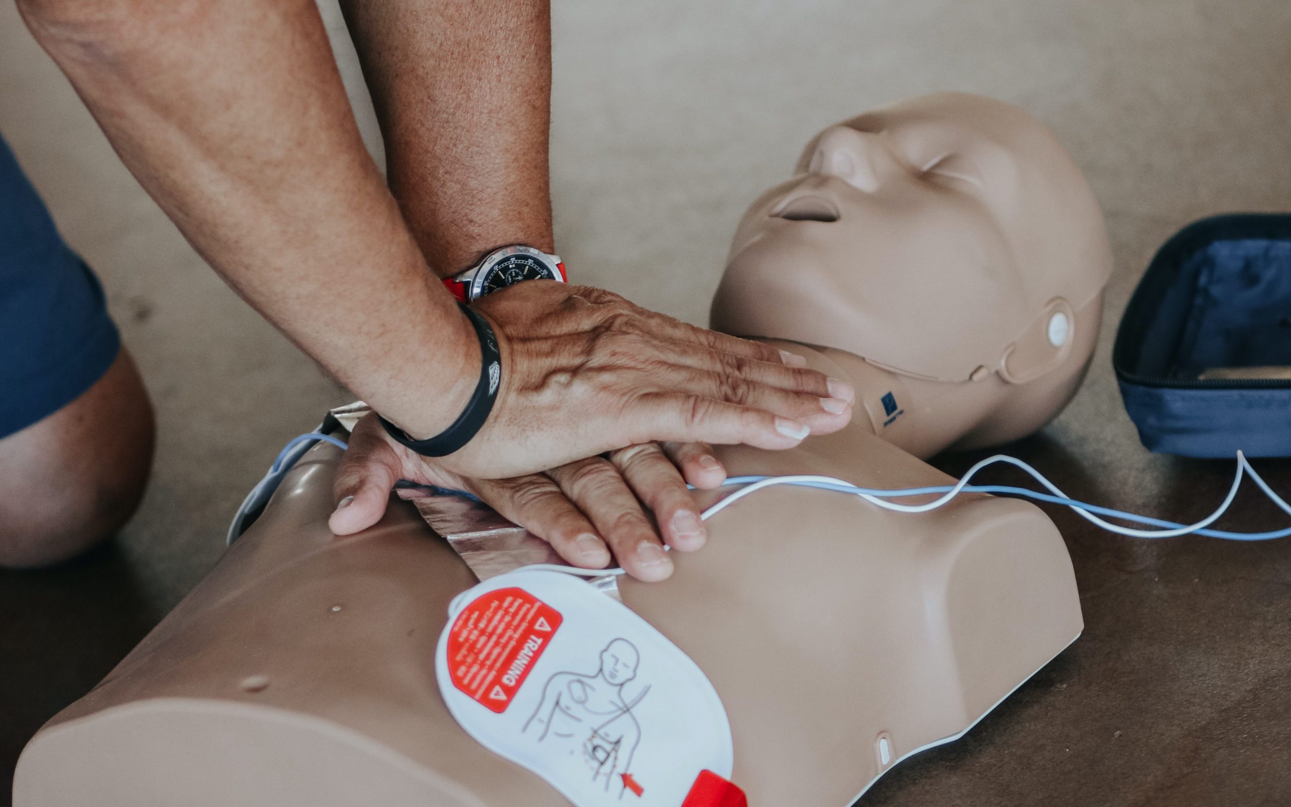 Lees meer over het artikel Wacht niet af en red levens met de cursus Reanimatie en AED!
