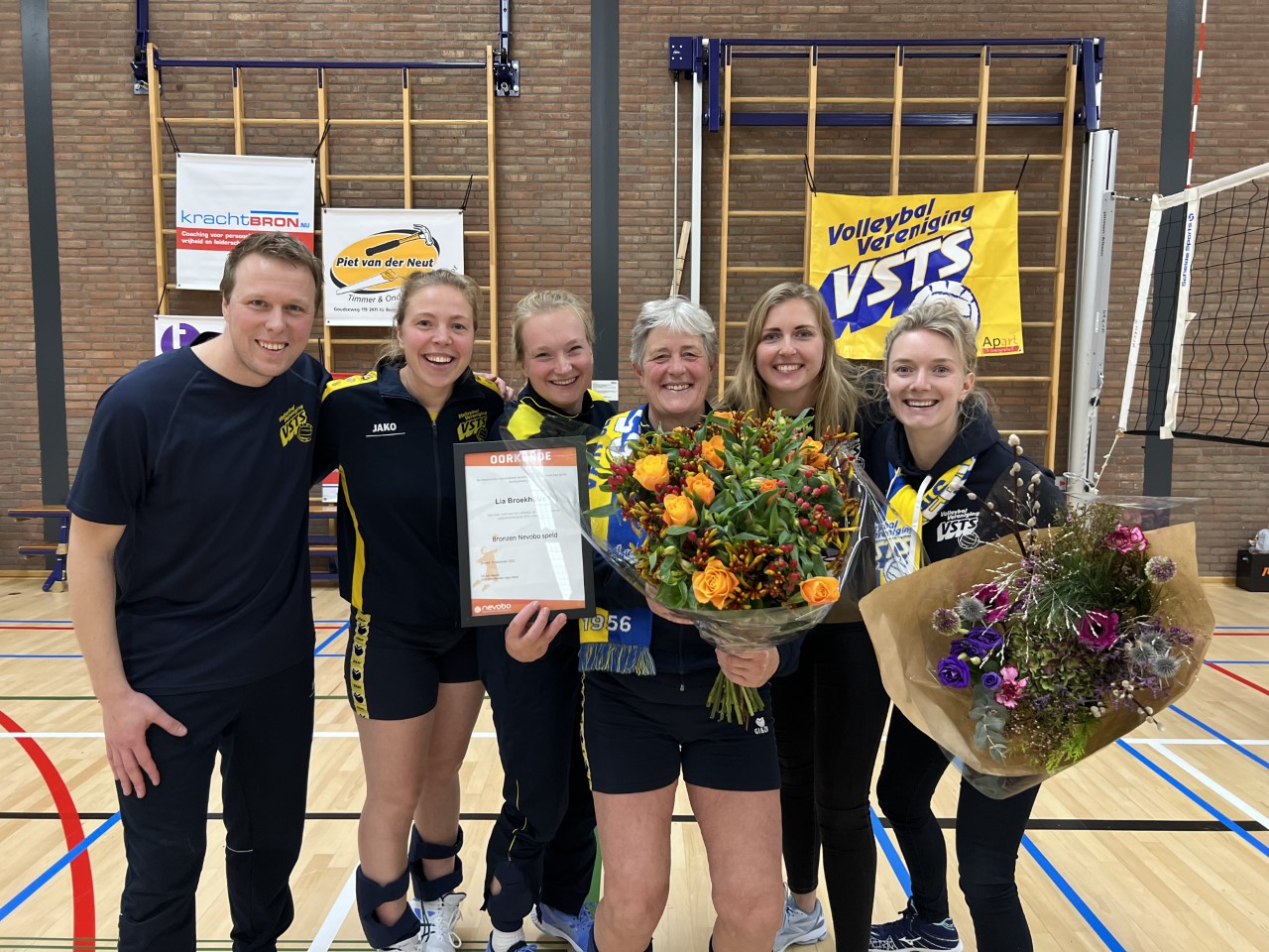 Lees meer over het artikel Nevobo onderscheiding voor Lia Broekhuizen als afsluiting VSTS Lustrum