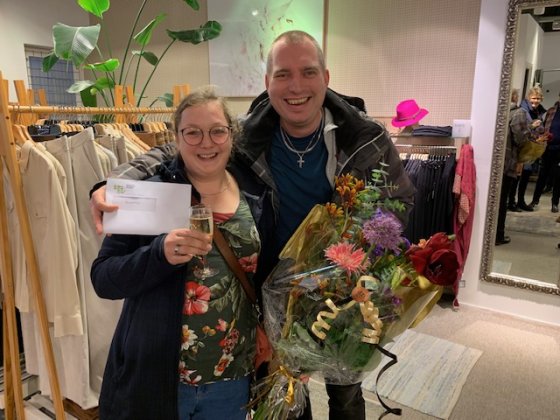Lees meer over het artikel BOV spaarzegel actie levert een hoofdprijs op van € 1.000 voor Lianne en Arne van den Ben