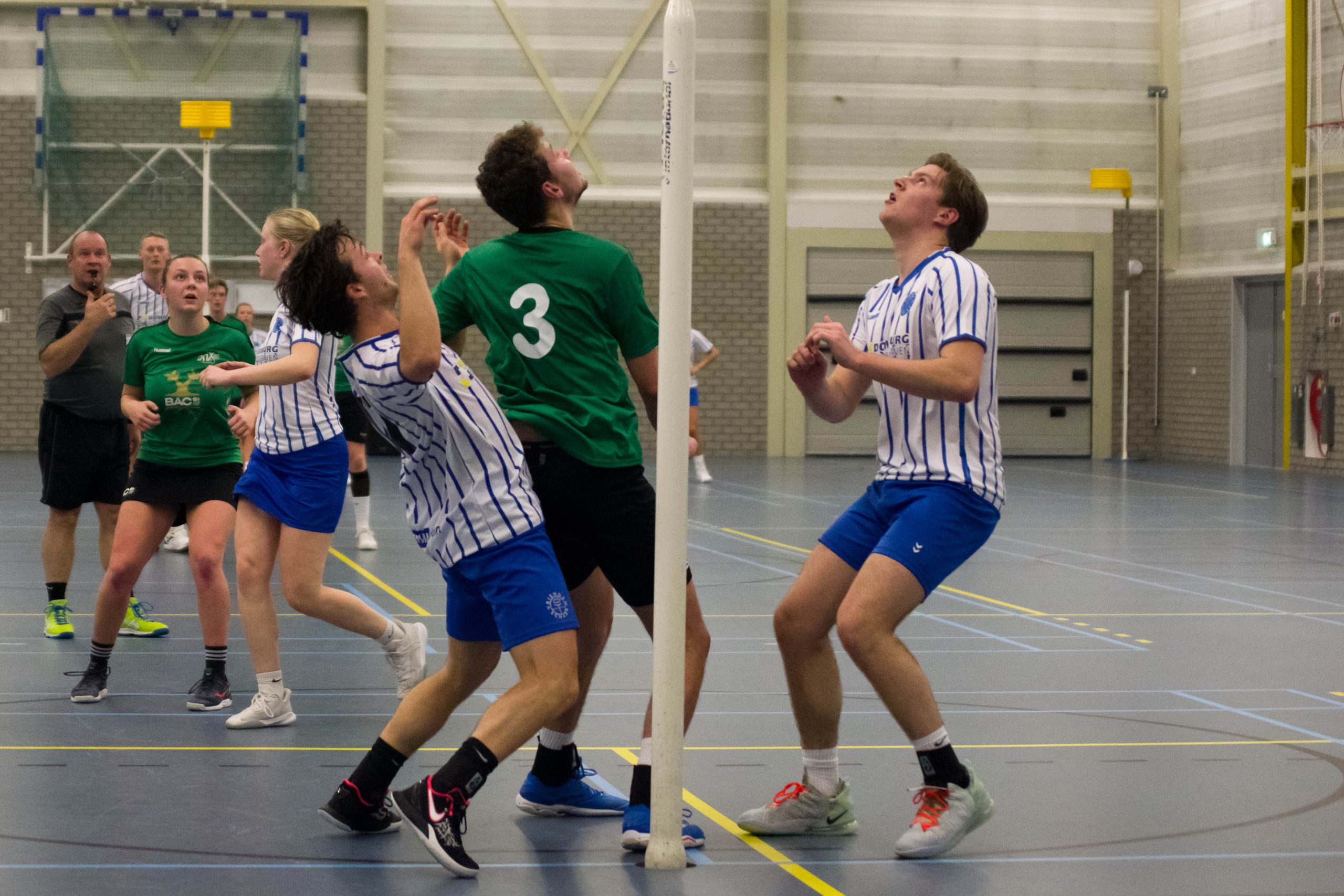 Lees meer over het artikel Winst bij de buren voor Vriendenschaar 1
