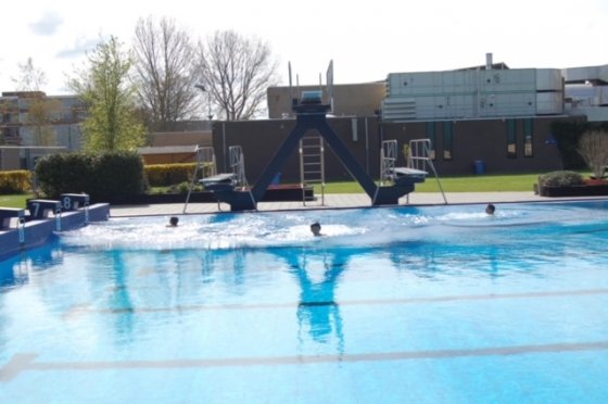 Lees meer over het artikel Sportcentrum de Kuil opent haar buitenbad op 22 april!