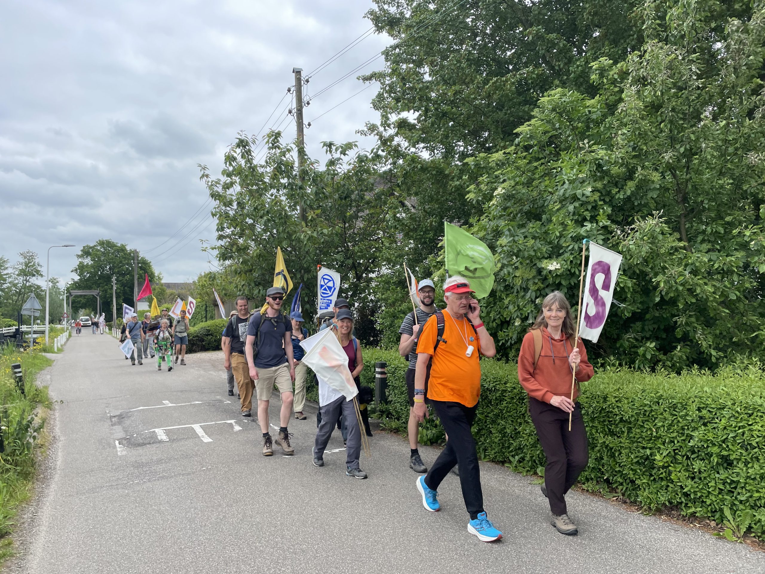 Lees meer over het artikel Extinction Rebellion wandelt door Reeuwijk