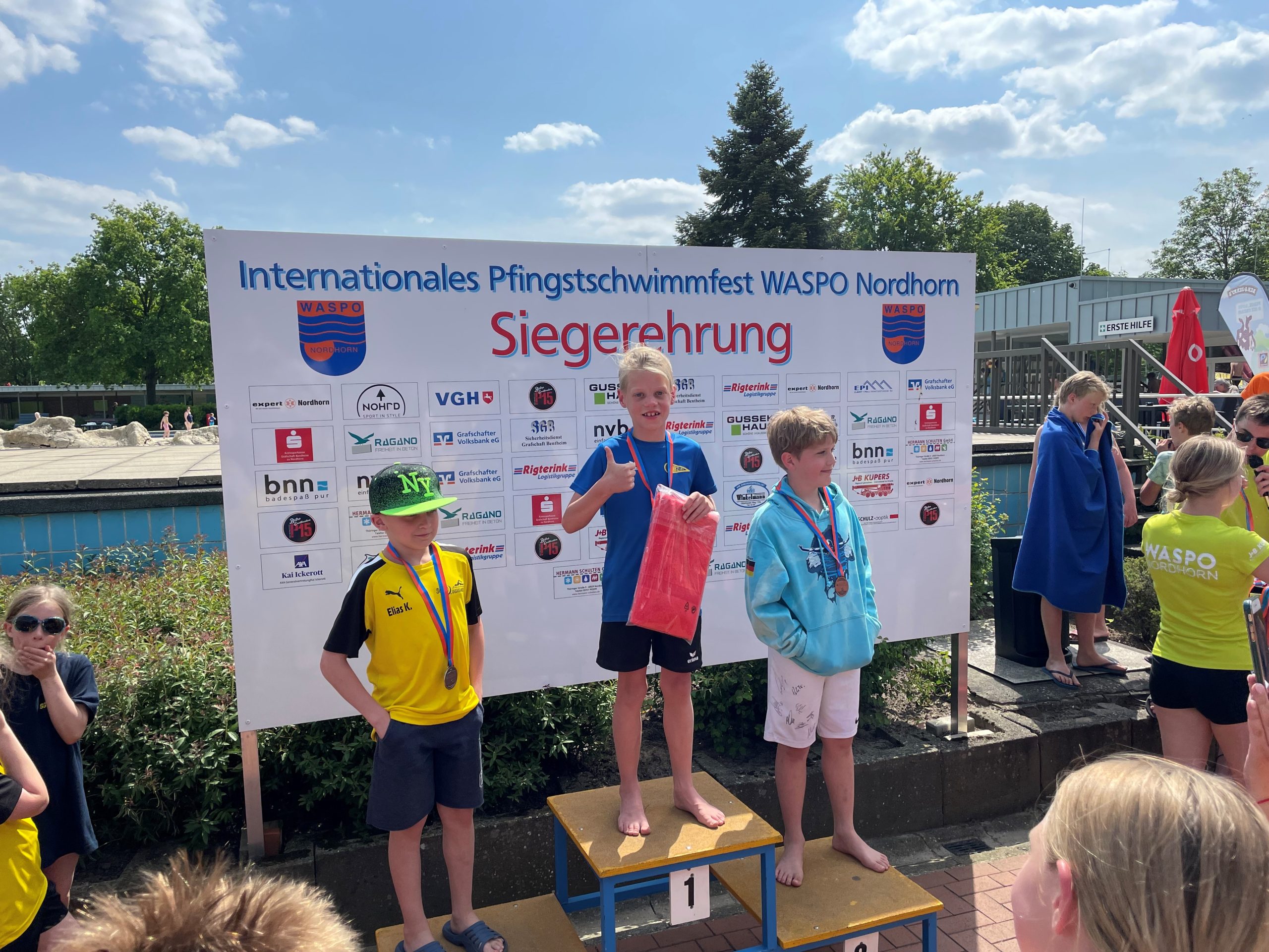 Lees meer over het artikel Oude tijden herleven met medailleregen zwemmers in Duitse Nordhorn