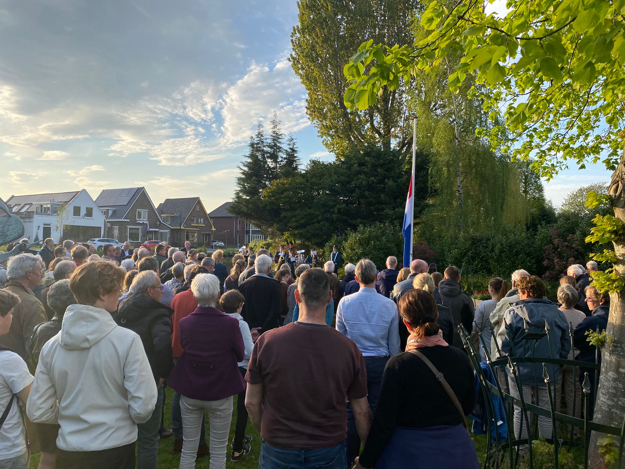 Lees meer over het artikel Indrukwekkend 4 mei herdenking
