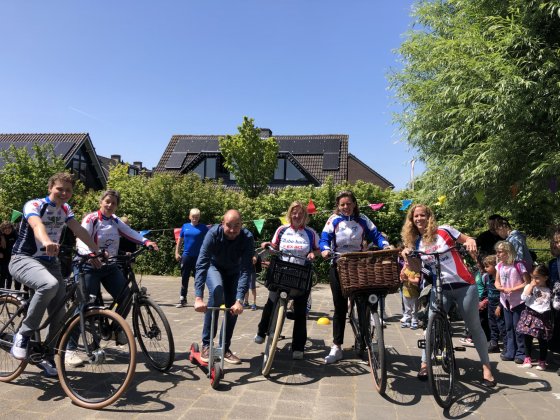 Lees meer over het artikel Basisschool Het Vogelnest fietst door de school en zamelt €2572,05 in voor KWF Kankerbestrijding!