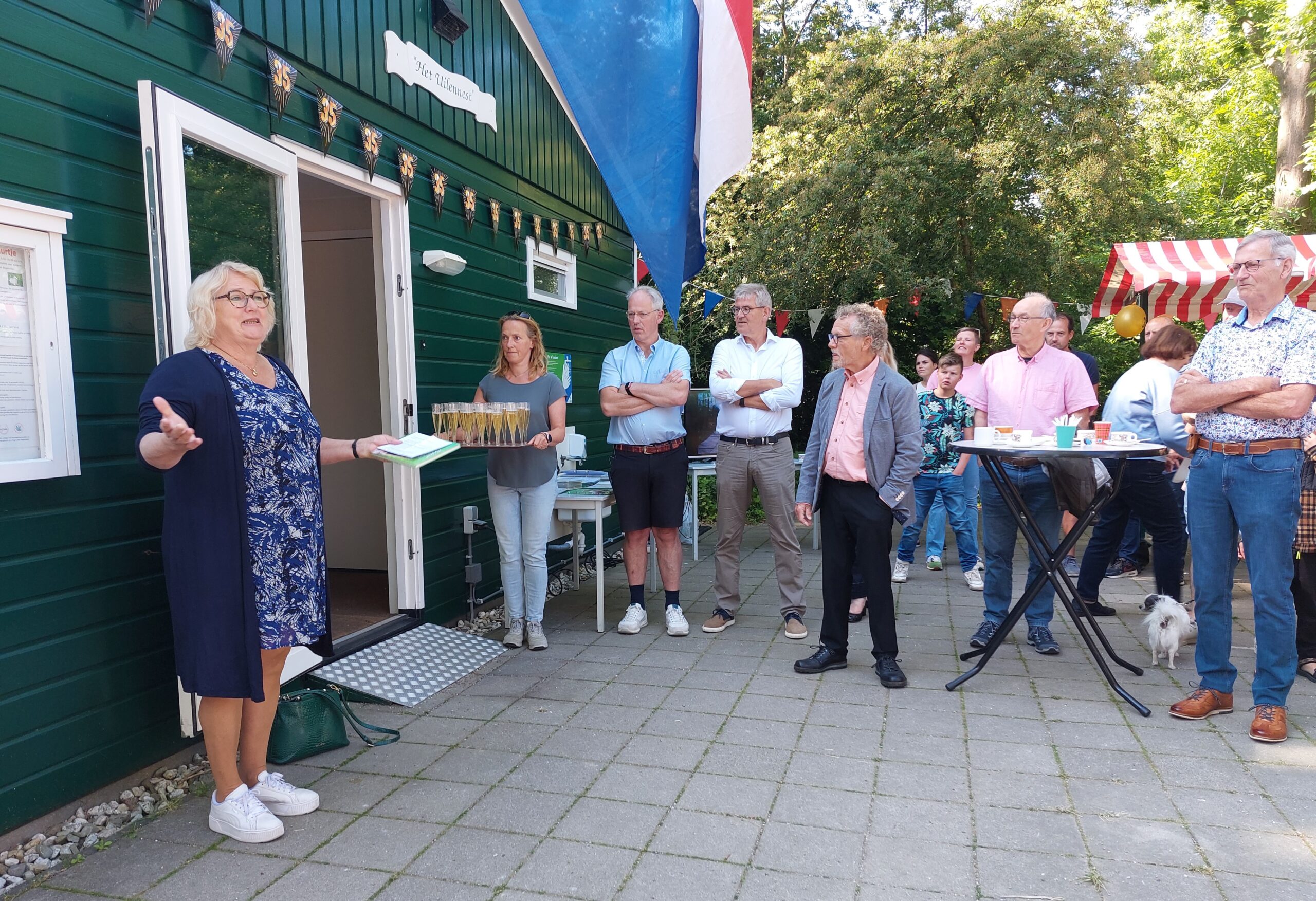 Lees meer over het artikel Gemeentelijke appelboom voor jubilerende ‘Zustertuin’