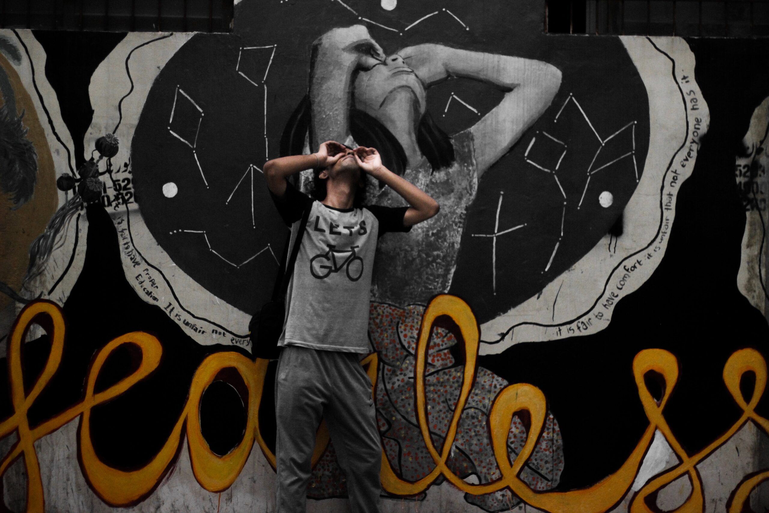 Lees meer over het artikel KUNST NET EVEN ANDERS: Een kunstzinnig spektakel met rappers, breakdance en Street Art in het theater