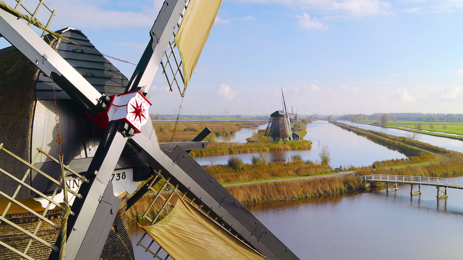 Lees meer over het artikel AkzoNobels verf beschermt de toekomst van historische molens Kinderdijk