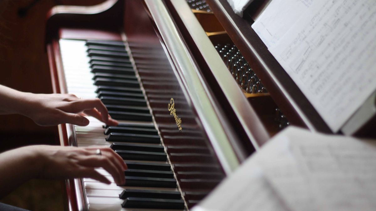 Lees meer over het artikel Piano in de Spotlights bij de Garenspinnerij met korte essenreeks