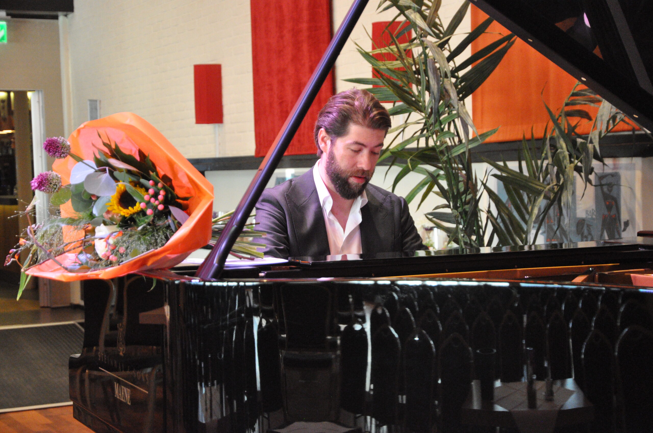Lees meer over het artikel Publiek laaiend enthousiast over het sublieme pianospel van Thomas Beijer