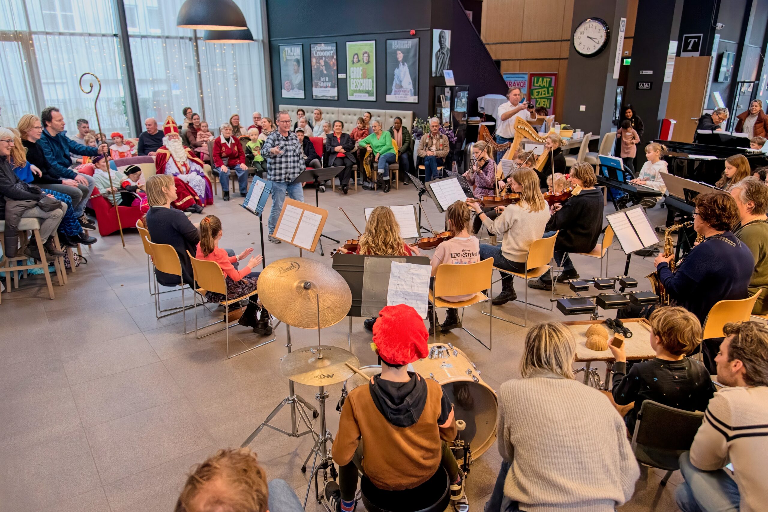 Lees meer over het artikel Het MCB Sinterklaasorkest viert feest in het Evertshuis