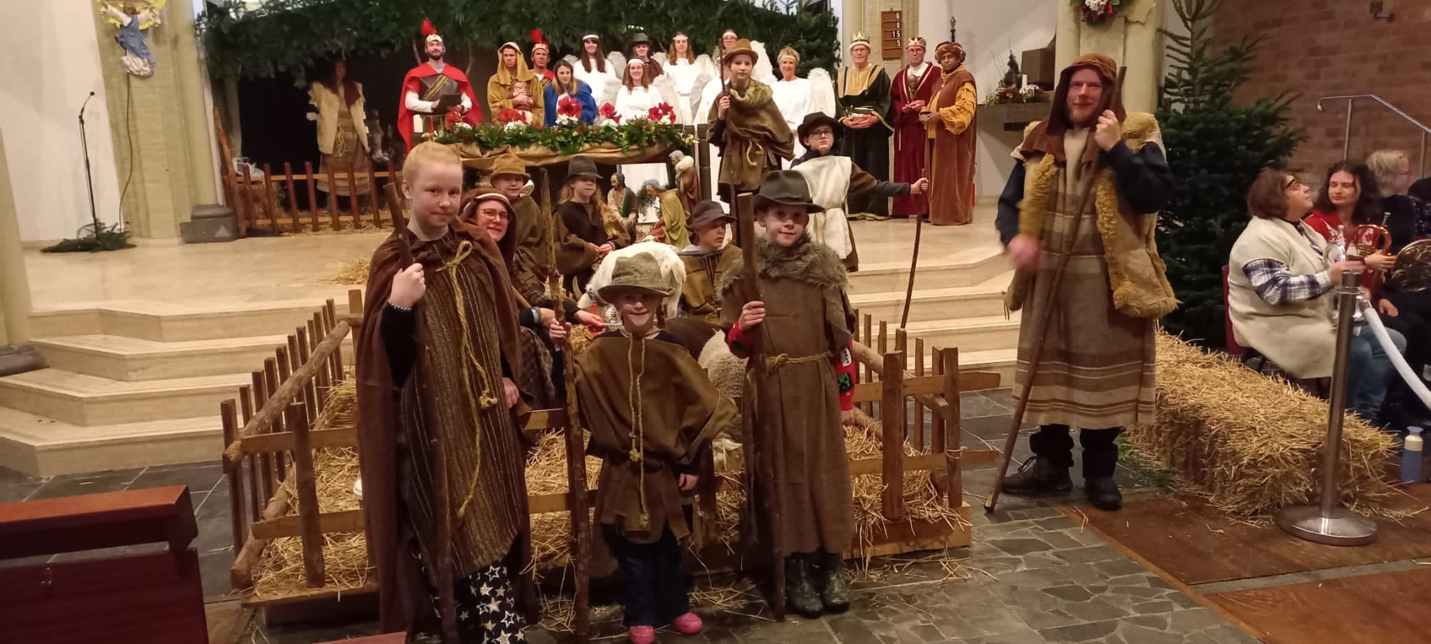 Lees meer over het artikel Levende kerststal verwarmt Bodegraafse harten 