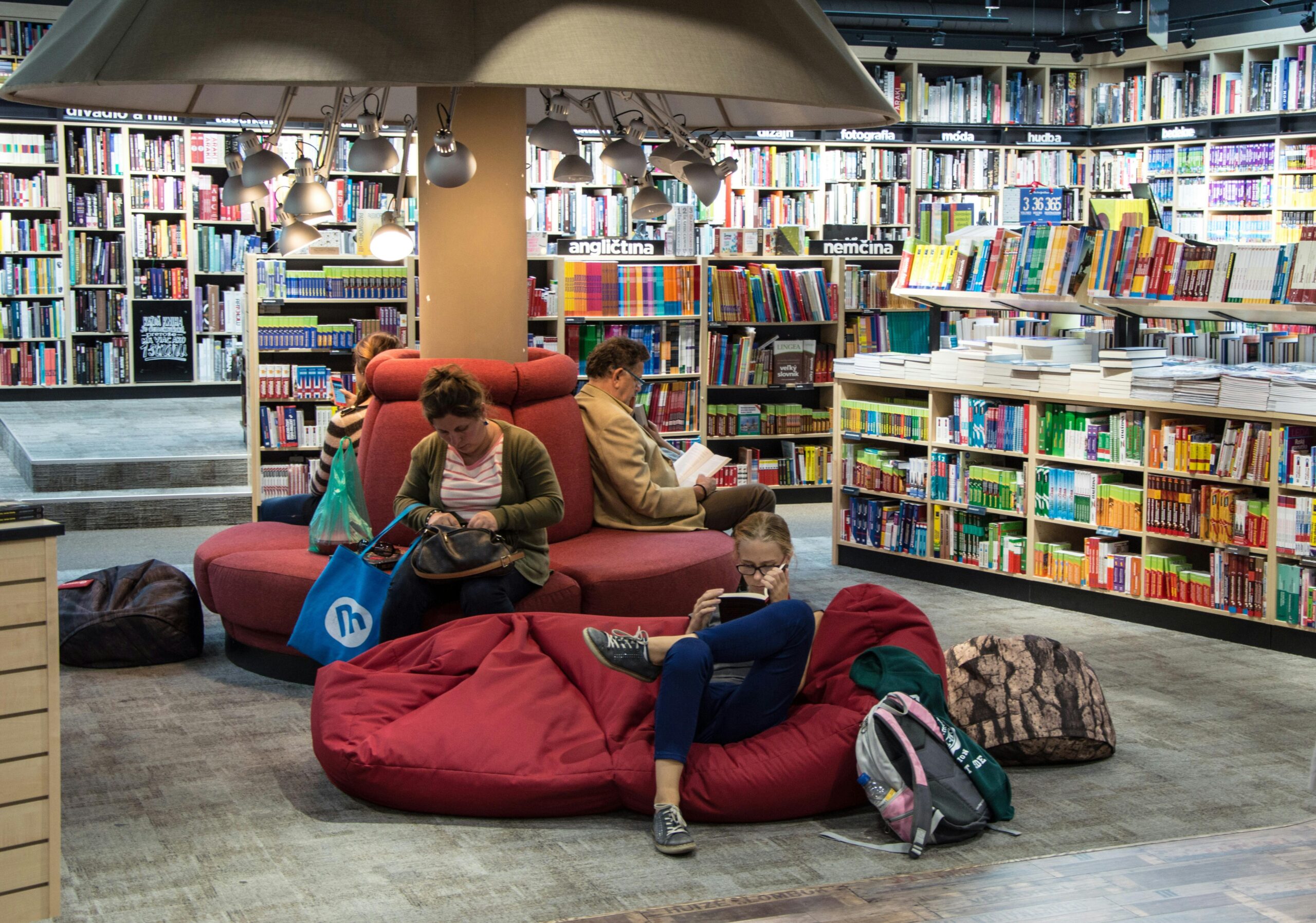 Lees meer over het artikel Eerste boekjes, eerste woorden: ontdek samen de magie van lezen op BoekStartdag