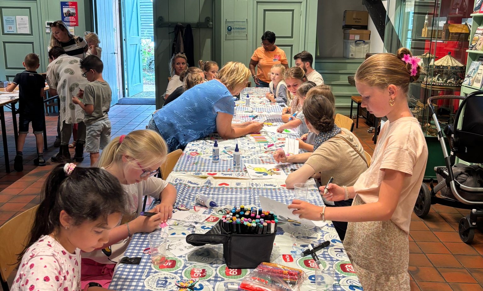 Lees meer over het artikel Geslaagde eerste knutselmiddag in het Streekmuseum